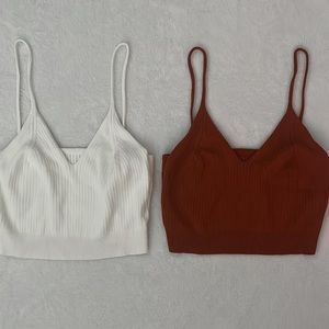 Hollister 2 tank tops🤍